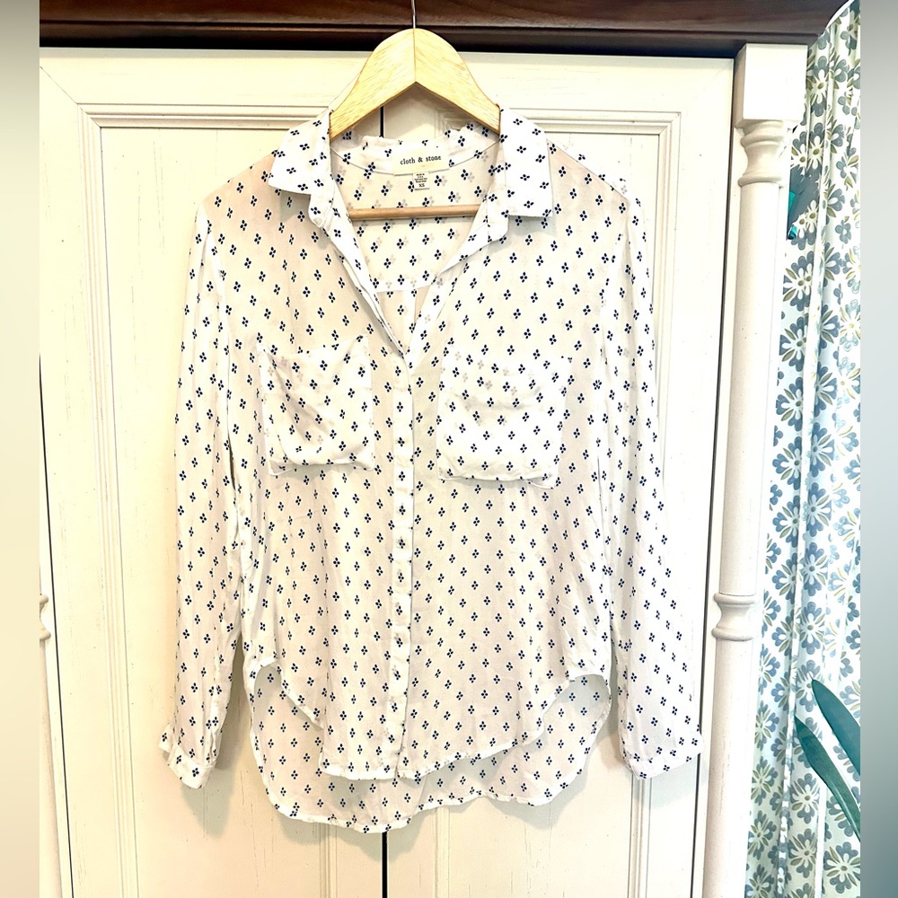 Cloth & Stone  White Button-Up Navy Diamond Print Sz M